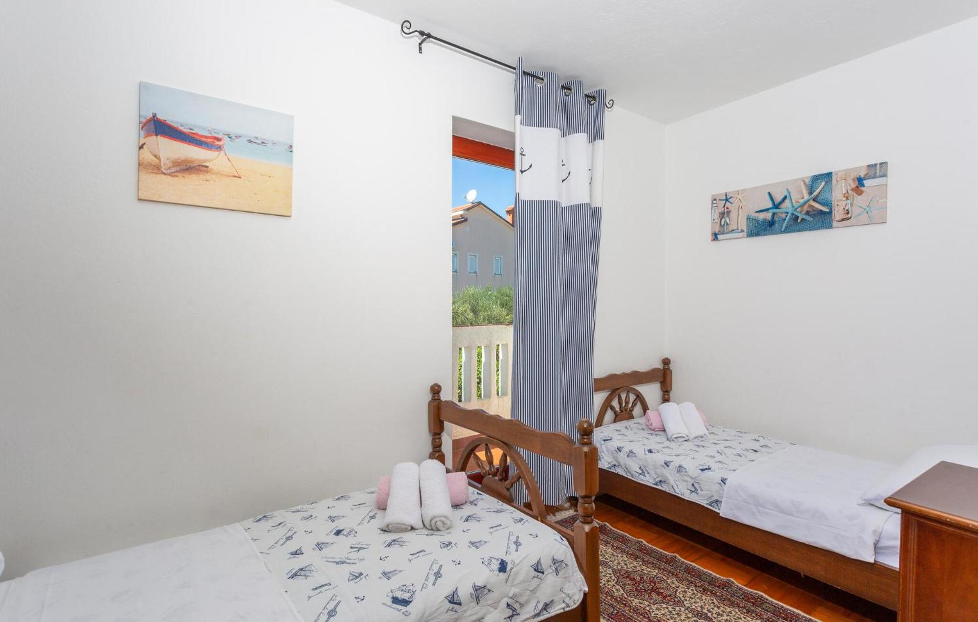 Amazing apartment in Krk with 3 Bedrooms&WiFi Krk Town Buitenkant foto