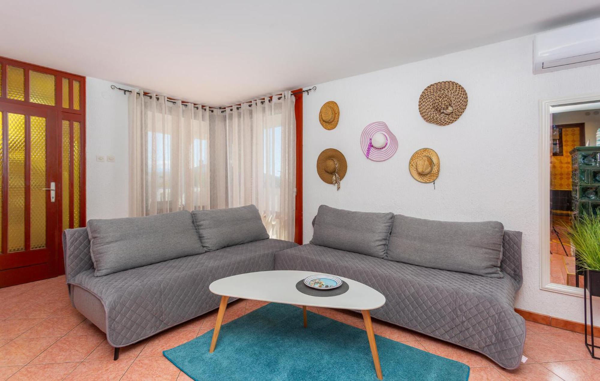 Amazing apartment in Krk with 3 Bedrooms&WiFi Krk Town Buitenkant foto