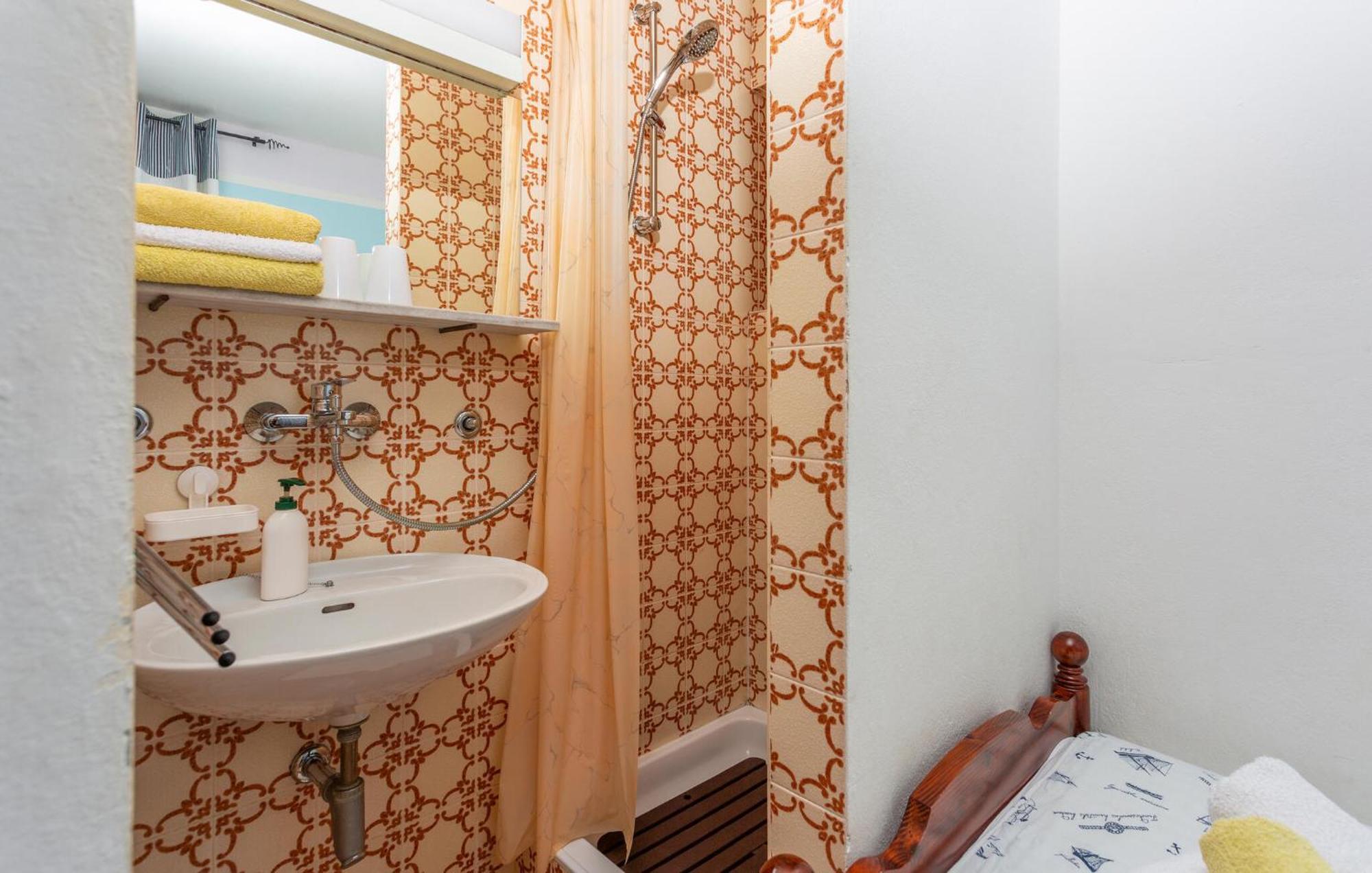 Amazing apartment in Krk with 3 Bedrooms&WiFi Krk Town Buitenkant foto