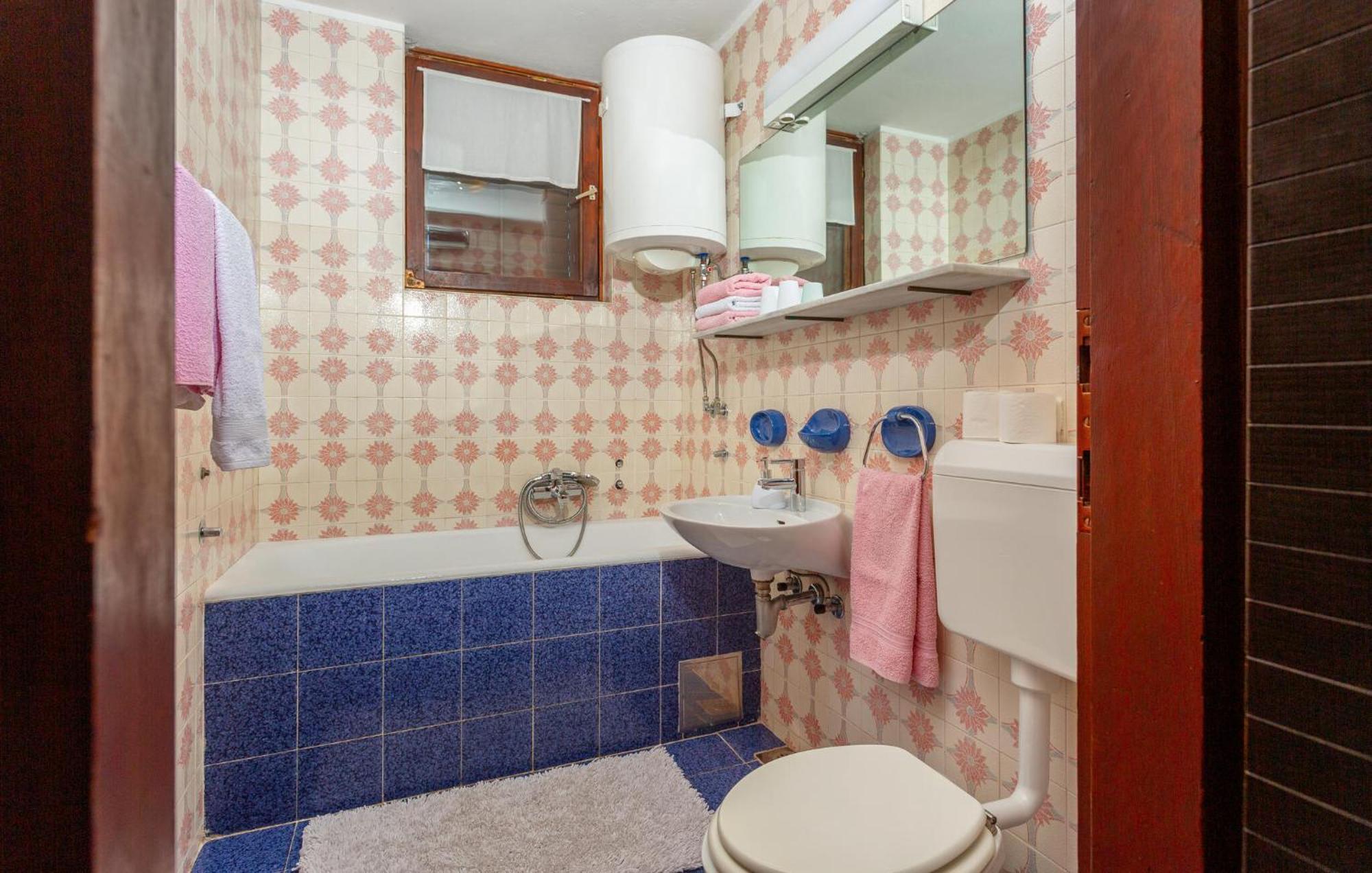 Amazing apartment in Krk with 3 Bedrooms&WiFi Krk Town Buitenkant foto