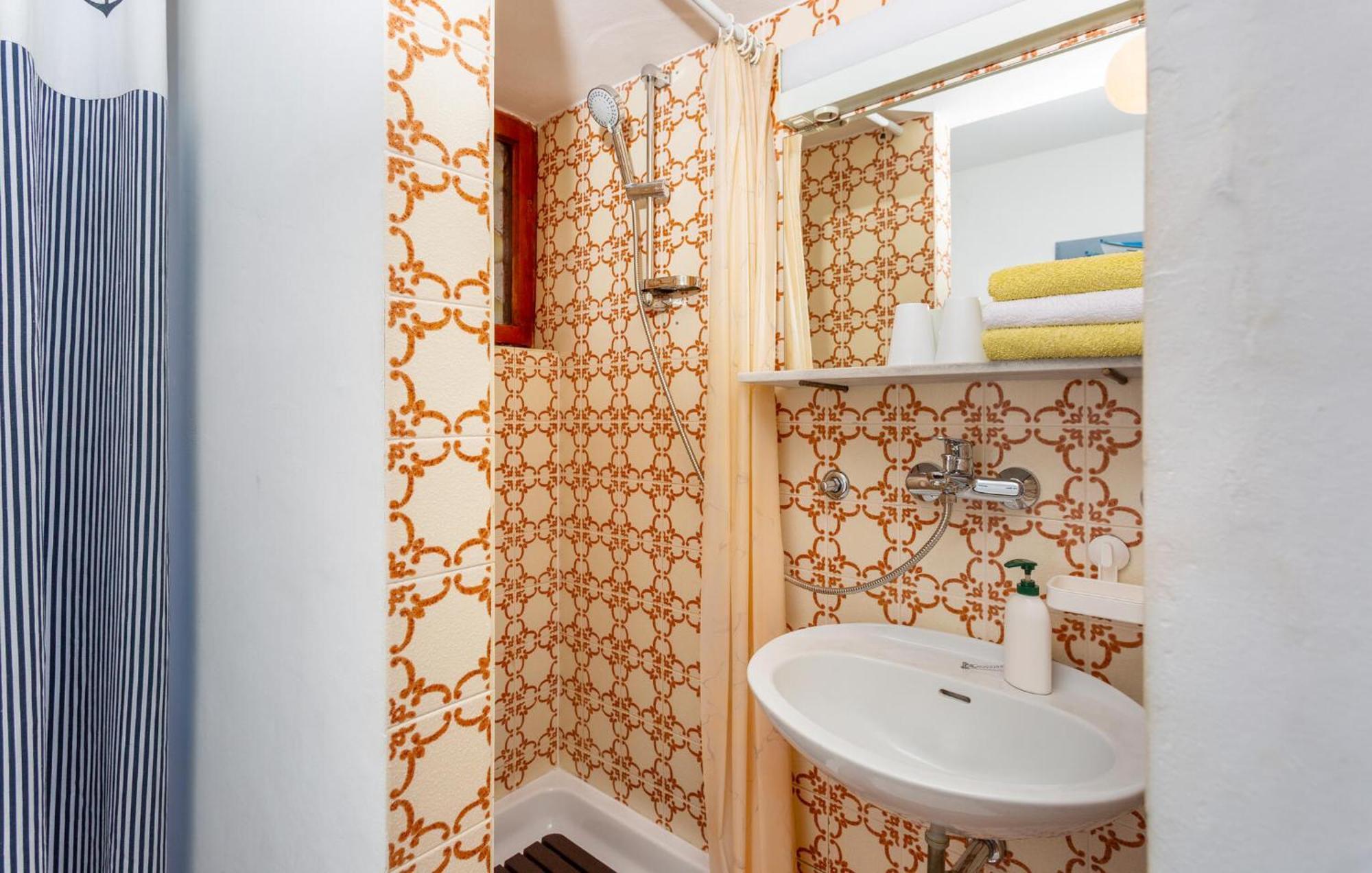 Amazing apartment in Krk with 3 Bedrooms&WiFi Krk Town Buitenkant foto